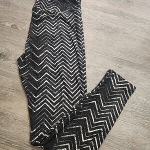 Black and White Chevron Leggings